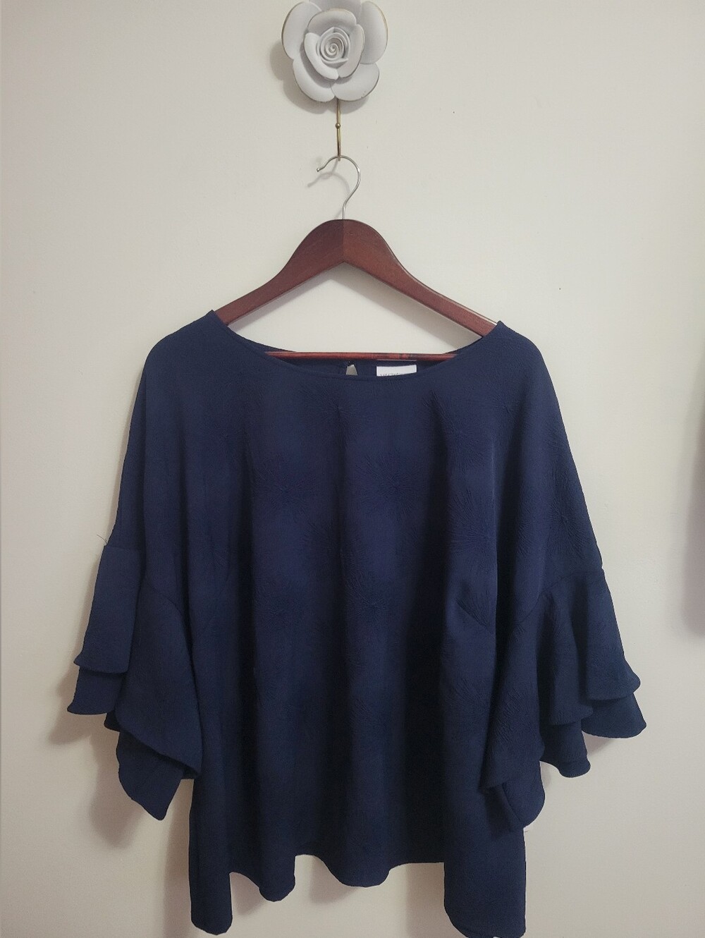 Liz Claiborne Navy Ruffled Sleeve Scoop Neck Blouse